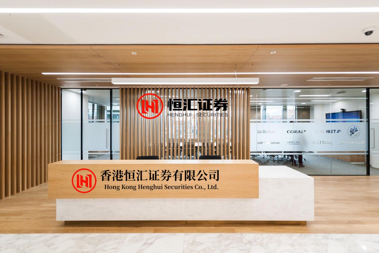 升鸿配资官网 1994年，正值青春靓丽的杭天琪，不顾父母的百般劝阻，嫁给了比自己大